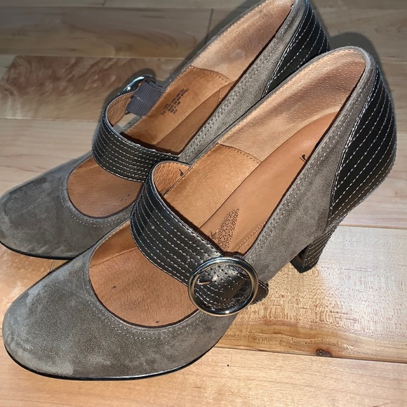 Sofft Nimbus Grey suede mary janes with silver buckle - Picture 2 of 5